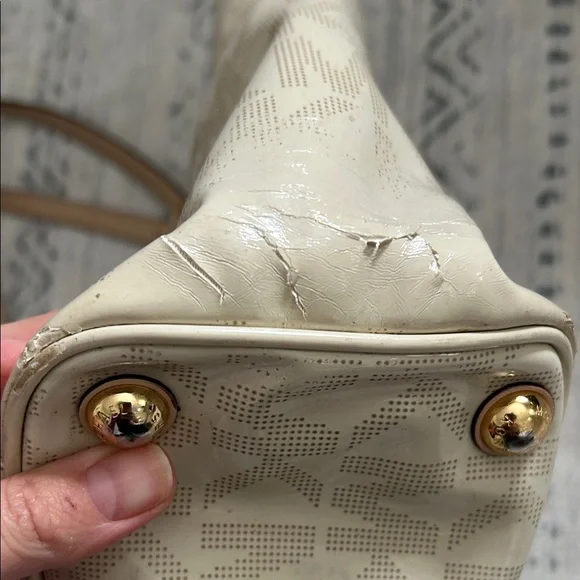 Michael Kors Cream Tote Bag has some wear as shown on pictures! - Picture 4 of 9